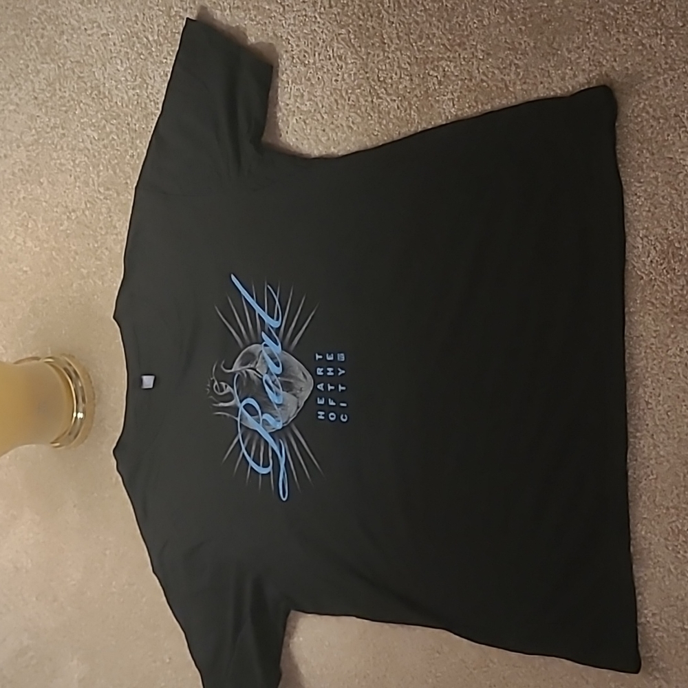 Unisex M Graphic Image T-shirt Real Heart of the City